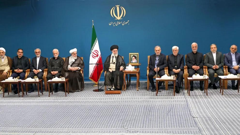 Supreme Leader Ali Khamenei at the center during the first meeting with Masoud Pezeshkian's cabinet, August 27, 2024.