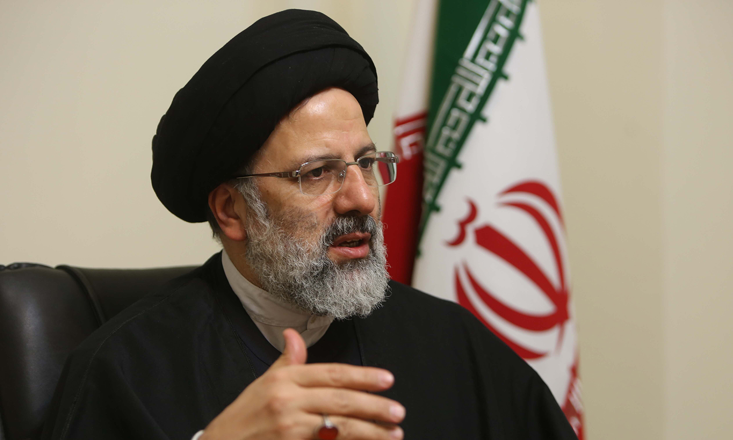 ابراهيم رئيسي| الرئيس الإيراني الجديد يتصدر محركات البحث بعد فوزه فمن هو؟ (صور) 1