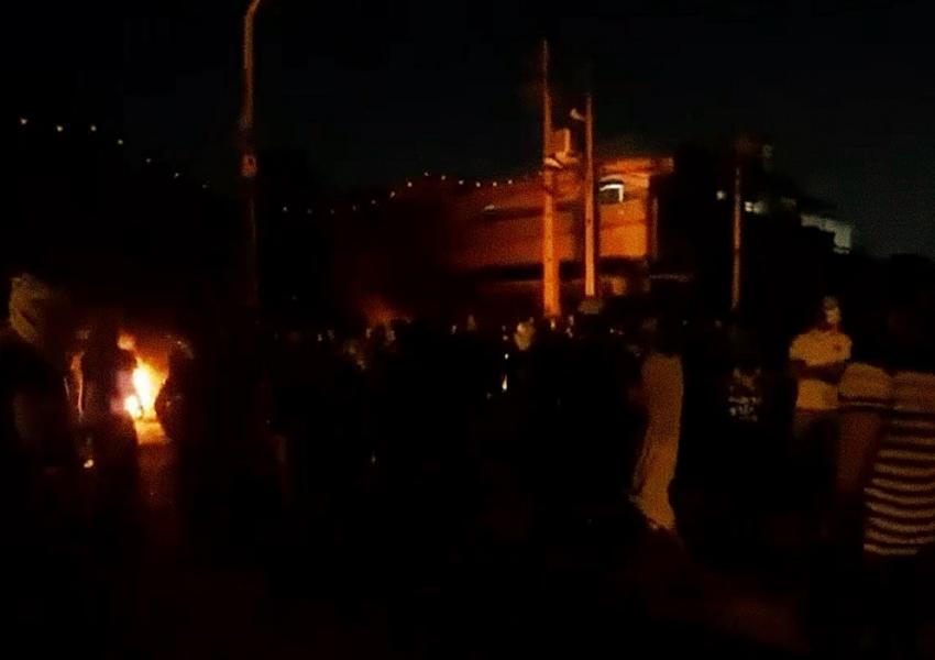 احتجاجات في ايران بسبب انقطاع التيار الكهربائي 